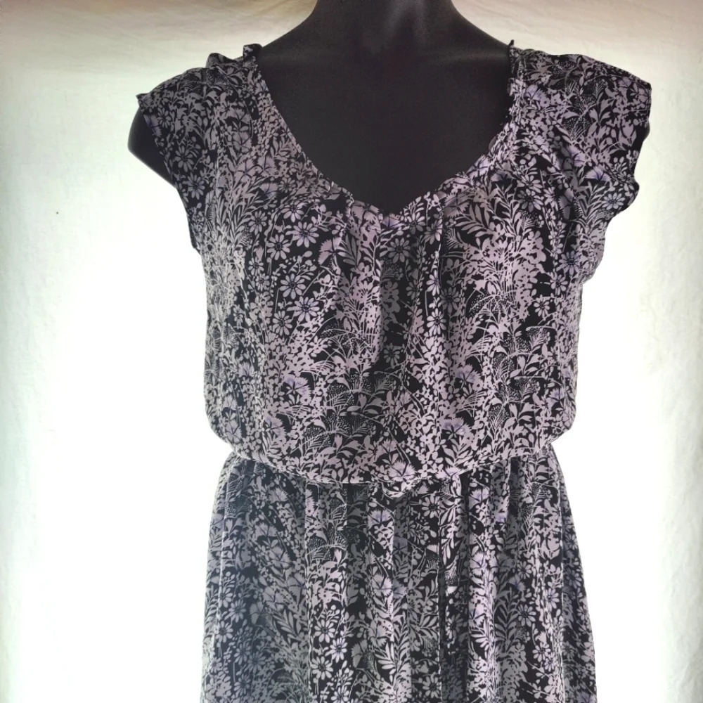 Pretty Flowy Dress EUC - Picture 3 of 13